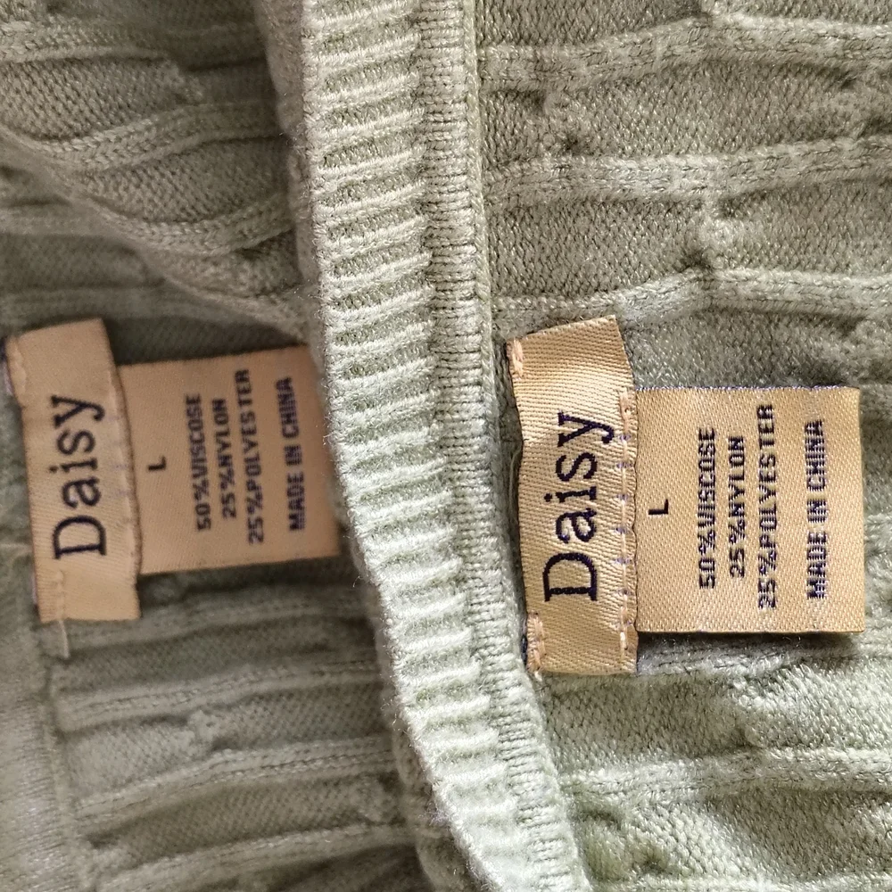 Daisy Green Cable Knit Sweater & Leggings Set Size L – Like New